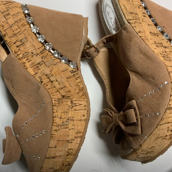 Tan strap back Ladies Wedges with jewels - Picture 2 of 4